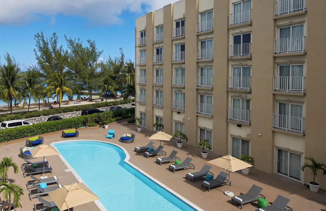 Courtyard By Marriott Nassau Downtown/Junkanoo Beach-1