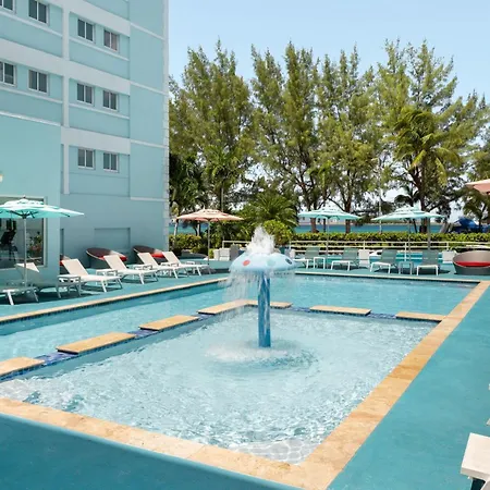 Courtyard By Marriott Nassau Downtown/Junkanoo Beach-3